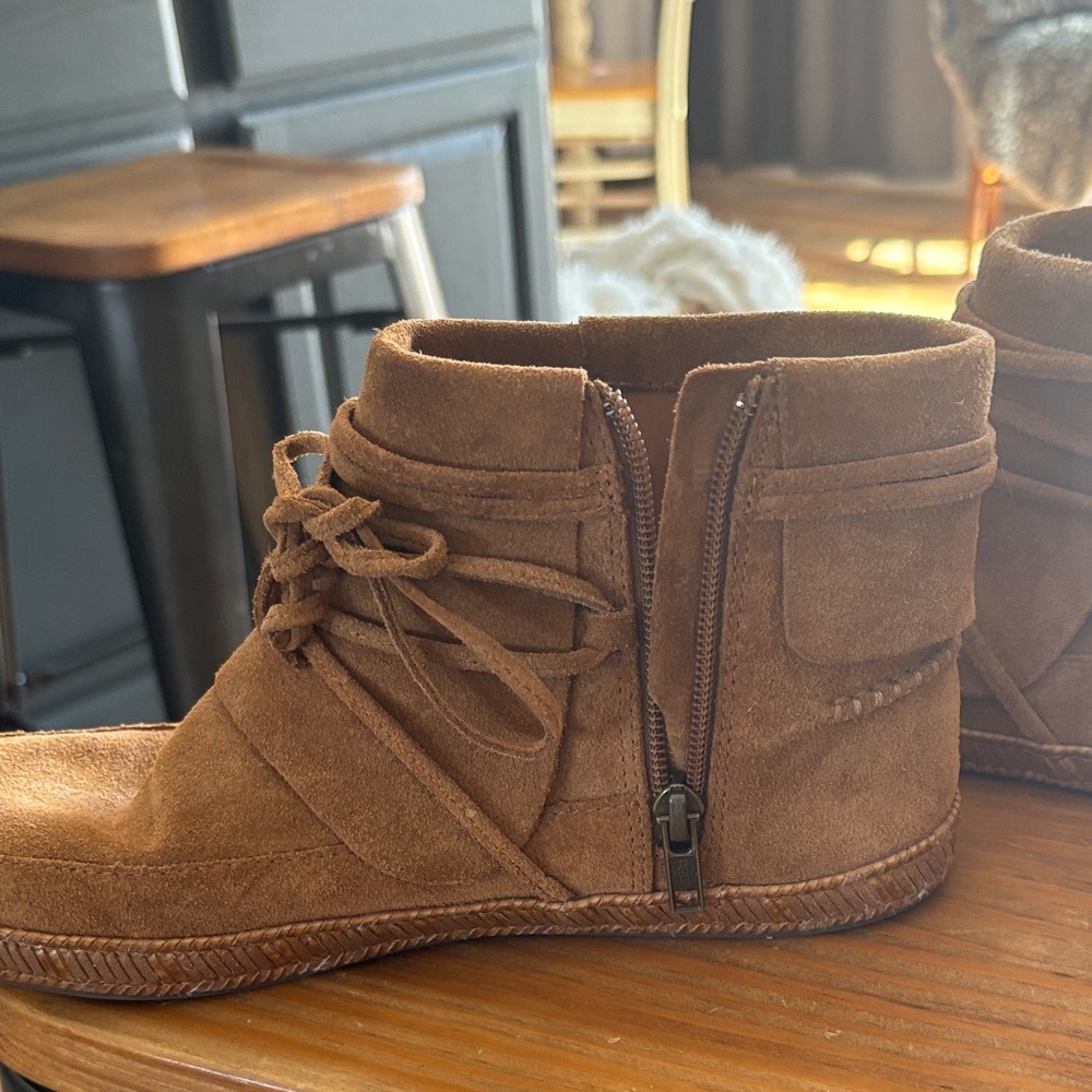 UGG Tan Suede Wrap Boots - Picture 4 of 6